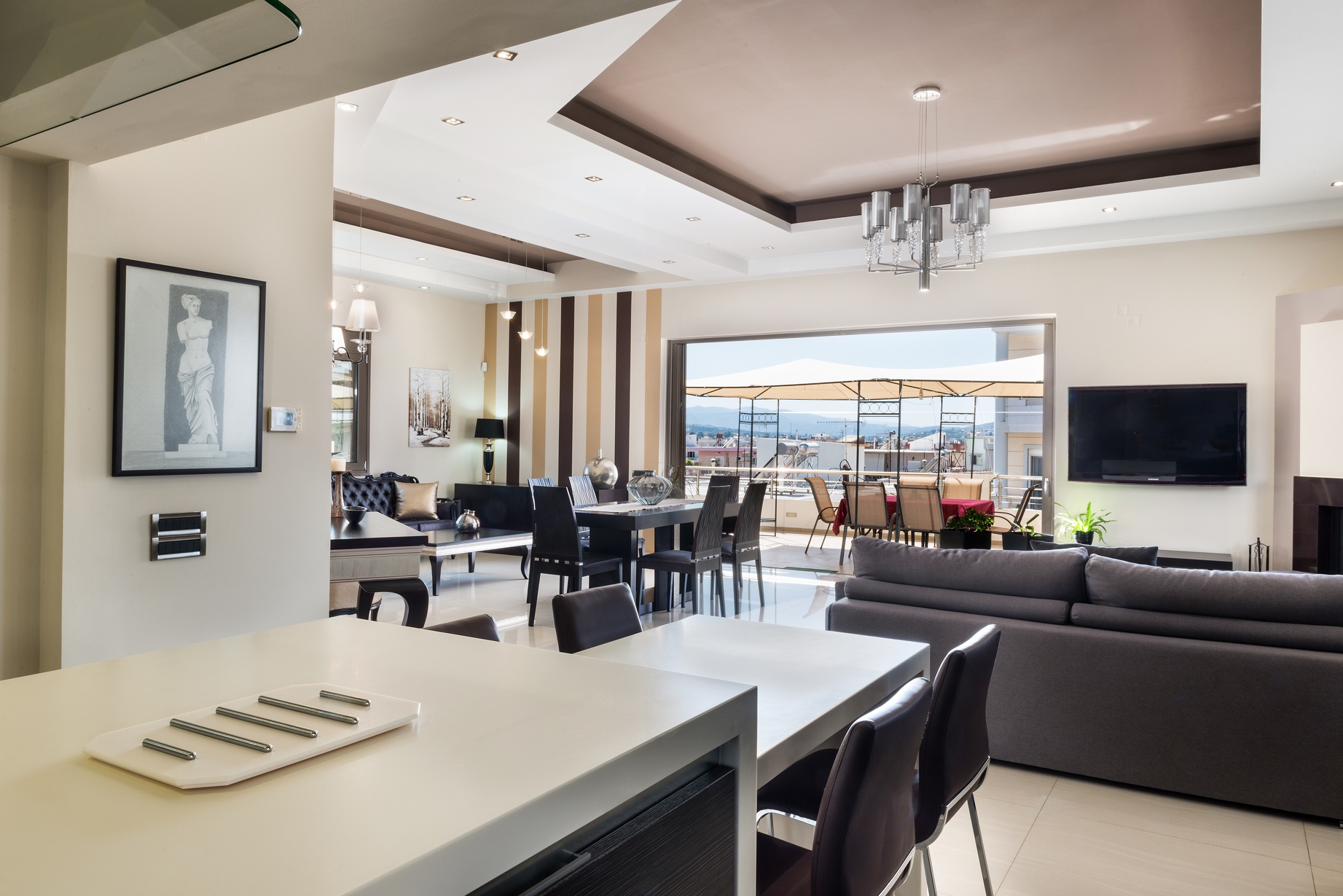 Deluxe apartment with pool